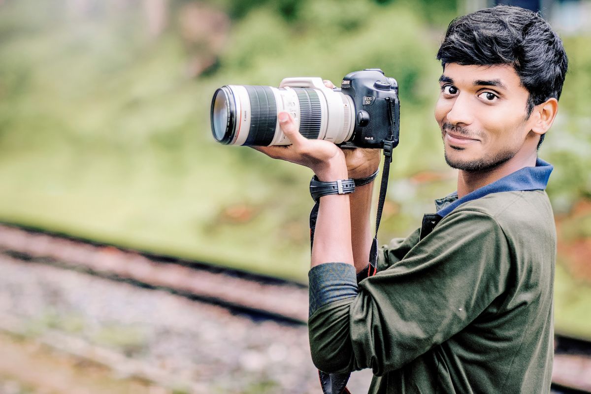 Creative family portrait photographer capturing real moments