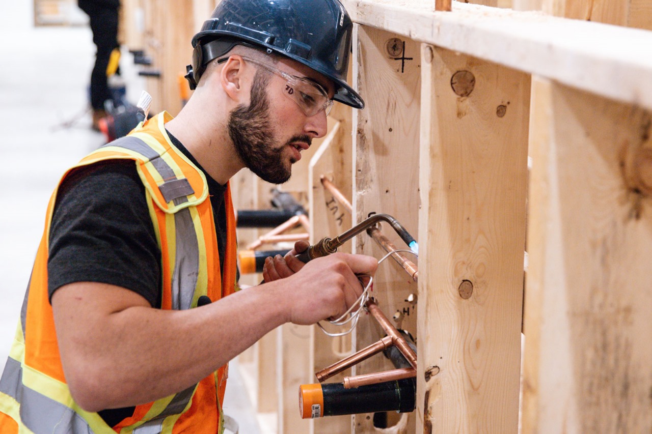 How Electrician Apprenticeship Hawaii Supports Local Construction Jobs